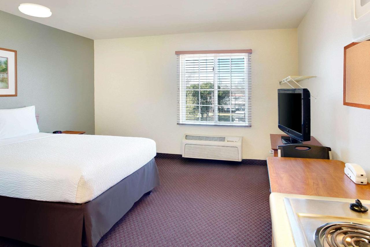 Woodspring East I-12 Hotel 2*