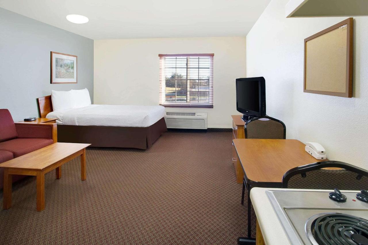 Woodspring East I-12 Hotel Baton Rouge
